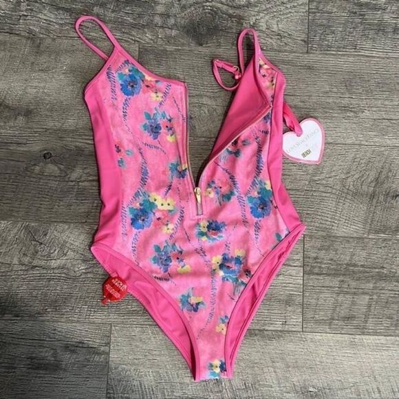 LoveShackFancy
Pink Beach Riot Cheryl Hints Of Hibiscus One-piece Bathing Suit S - Picture 5 of 9